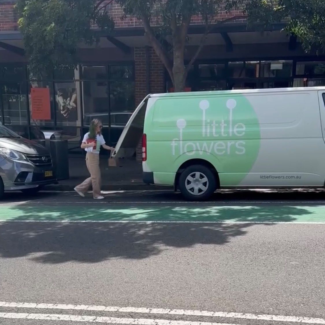 How do you draw an easy christmas tree